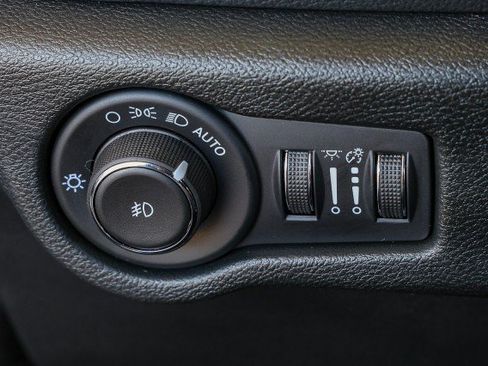 New 2026 Chrysler Pacifica Select FWD image 25