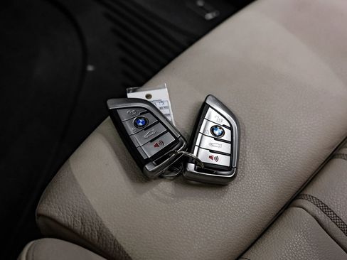 Used 2019 BMW 540i xDrive AWD/4WD image 71