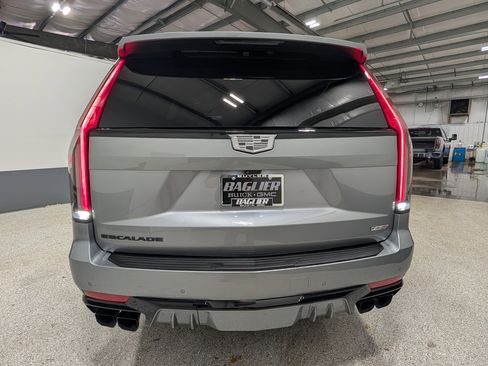 Used 2024 Cadillac Escalade V w/ LPO, ONYX Package image 10
