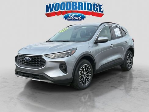 Used 2023 Ford Escape SE image 2