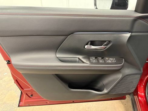 Used 2025 Nissan Kicks SR FWD image 19