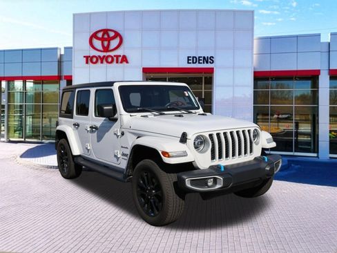 Used 2022 Jeep Wrangler Unlimited Sahara w/ Cold Weather Group AWD/4WD image 1