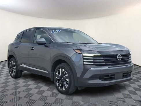 Used 2025 Nissan Kicks SV AWD/4WD image 1