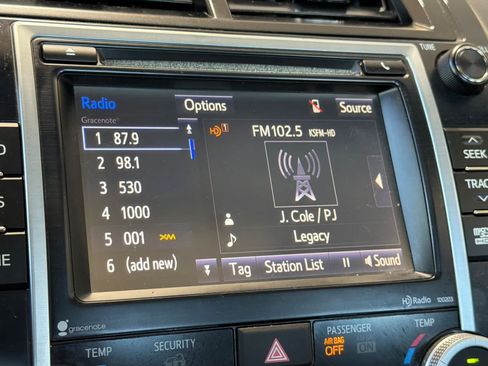Used 2014 Toyota Camry XLE w/ Leather Package FWD image 18