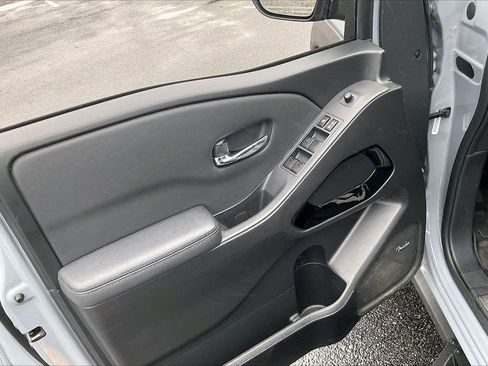 Used 2022 Nissan Frontier PRO-4X w/ Pro-4X Premium Package image 28