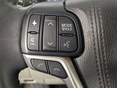 Used 2017 Toyota Highlander Plus image 14