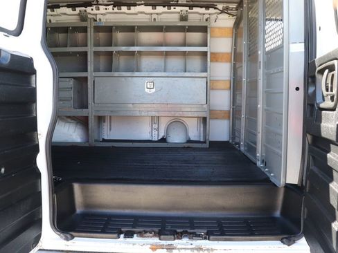 Used 2017 GMC Savana 2500 image 32