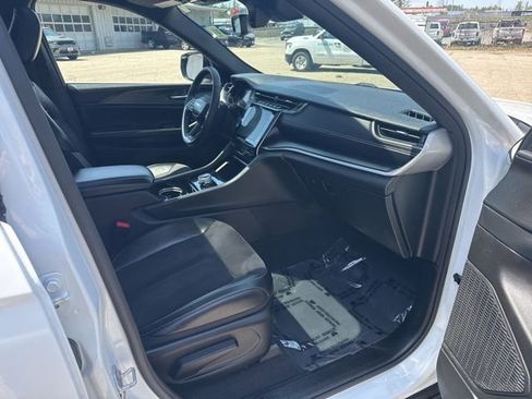 Used 2023 Jeep Grand Cherokee L Laredo AWD/4WD image 24