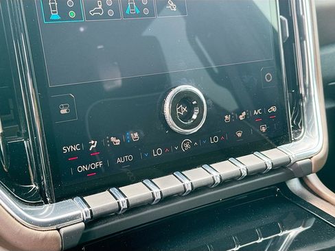 Used 2025 GMC Yukon Denali Ultimate AWD/4WD image 19