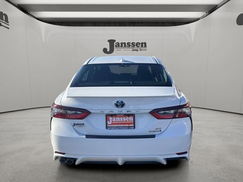 Used 2024 Toyota Camry SE w/ Audio Upgrade Package image 3