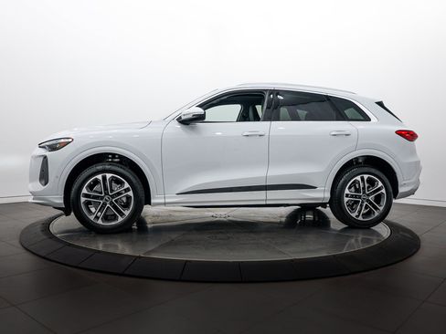 Used 2025 Audi Q5 Premium Plus w/ Premium Plus AWD/4WD image 7