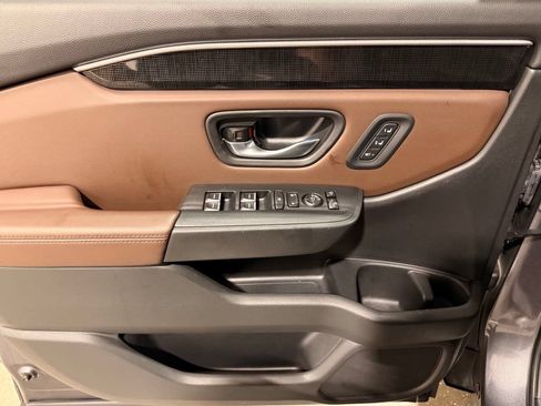 Used 2025 Honda Pilot Elite image 13