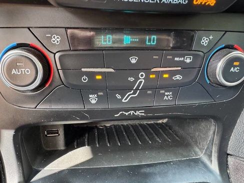 Used 2017 Ford Focus SE FWD image 38