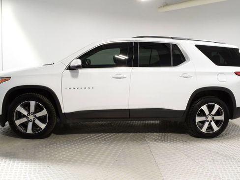 Used 2021 Chevrolet Traverse LT w/ LT Premium Package FWD image 2