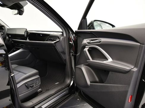 Used 2025 Audi Q5 Premium w/ Convenience Package image 46