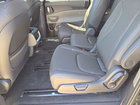 New 2026 Kia Carnival EX image 17