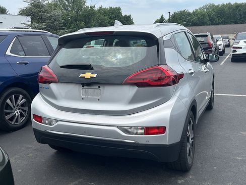 Used 2017 Chevrolet Bolt Premier w/ Driver Confidence II Package FWD image 3