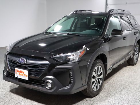 Used 2024 Subaru Outback Premium image 31