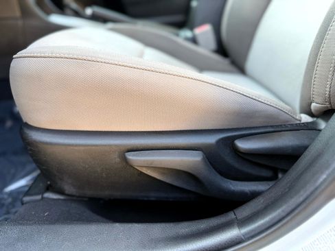 Used 2019 Toyota Corolla LE image 20