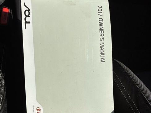 Used 2017 Kia Soul + image 19