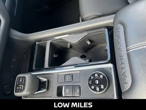 Certified 2025 Nissan Pathfinder SL w/ SL Premium Package AWD/4WD image 17