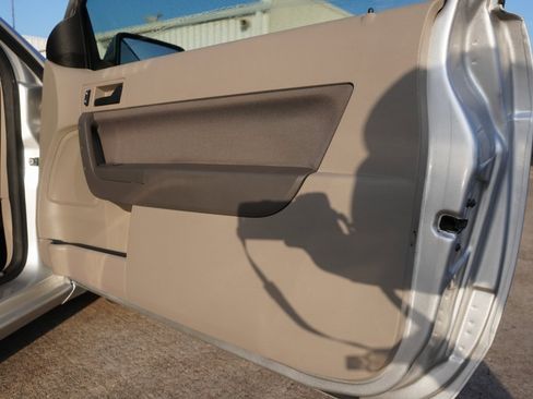 Used 2009 Ford Focus SE image 19