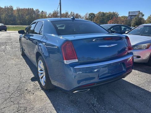 Used 2020 Chrysler 300 Touring w/ Chrome Appearance Package RWD image 14