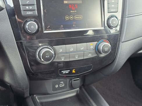 Used 2018 Nissan Rogue S AWD/4WD image 23