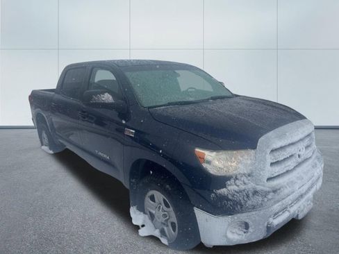 Used 2011 Toyota Tundra 4x4 CrewMax w/ Tow Pkg image 2