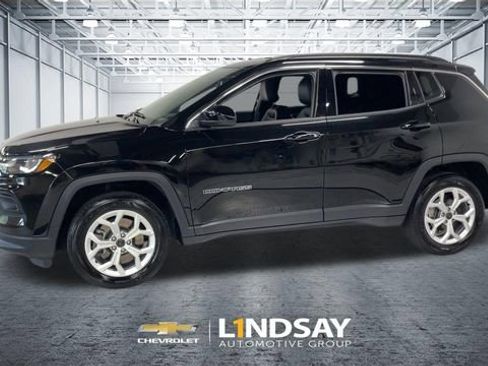 Used 2025 Jeep Compass Latitude AWD/4WD image 6