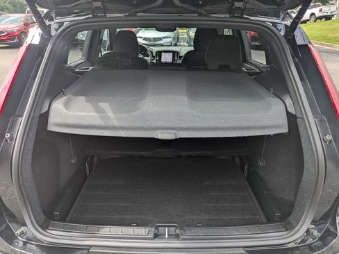 Certified 2025 Volvo XC40 B5 Plus AWD/4WD image 13