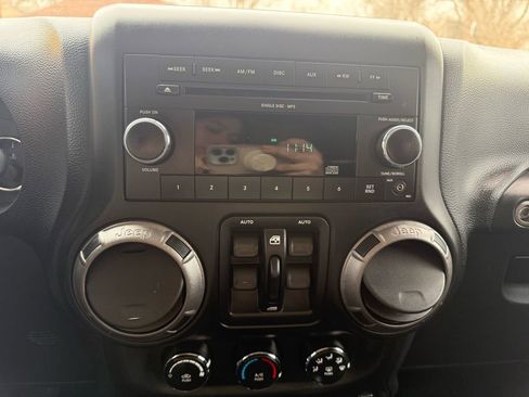 Used 2011 Jeep Wrangler Unlimited Sport image 14