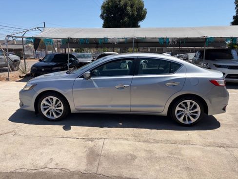 Used 2017 Acura ILX FWD image 2
