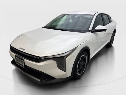 Used 2025 Kia K4 EX FWD image 2