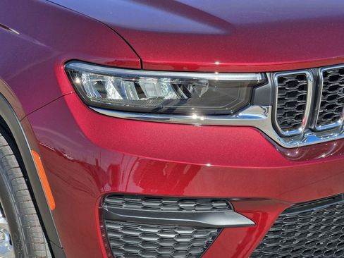 New 2026 Jeep Grand Cherokee Laredo image 9