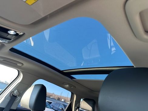 Used 2025 Kia Sorento S w/ Panoramic Sunroof Package image 8