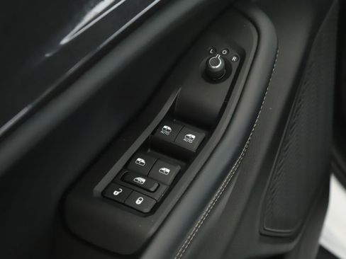 Used 2023 Jeep Grand Cherokee Altitude AWD/4WD image 8