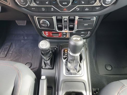 New 2026 Jeep Wrangler Unlimited Rubicon w/ Safety Group image 39