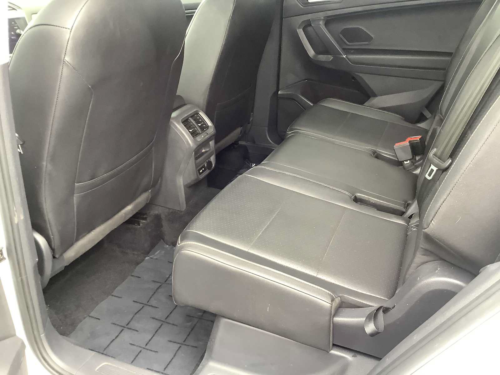 Used 2020 Volkswagen Tiguan SE FWD image 12