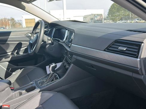 Used 2024 Volkswagen Jetta SE image 19