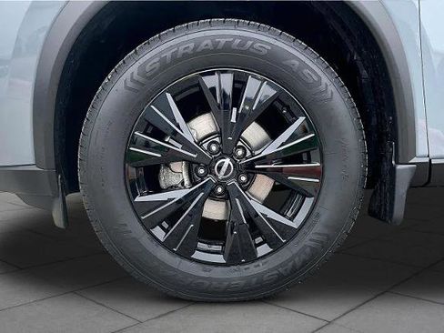 Certified 2023 Nissan Rogue SV w/ SV Premium B Package AWD/4WD image 11