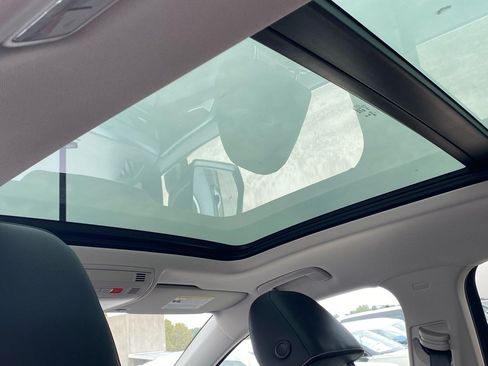 Used 2022 Volkswagen Taos SE w/ Panoramic Sunroof Package image 23