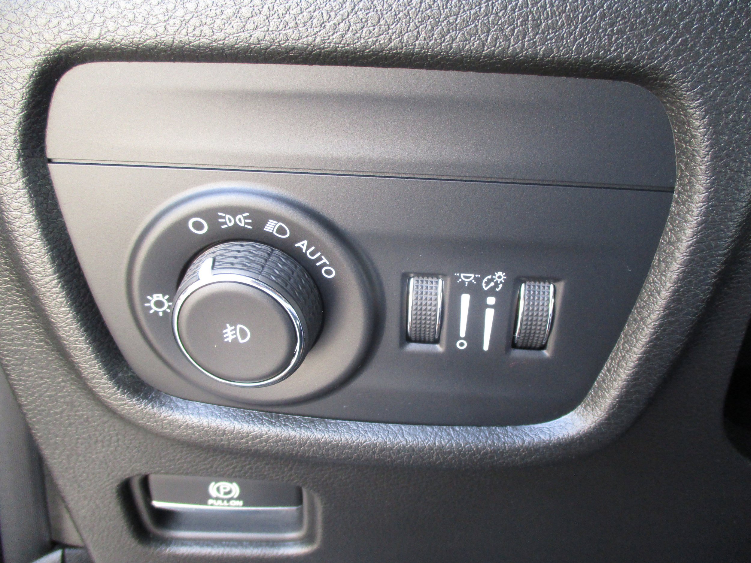 Used 2023 Jeep Grand Cherokee Limited AWD/4WD image 32