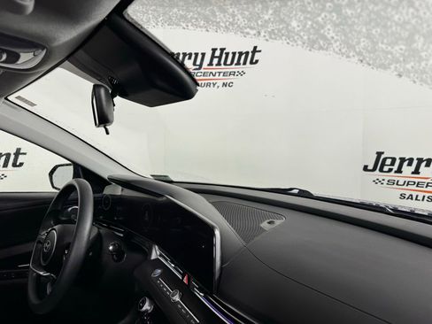 Used 2024 Hyundai Elantra SEL image 30