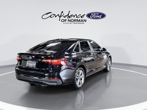 Used 2023 Volkswagen Jetta SE FWD image 8