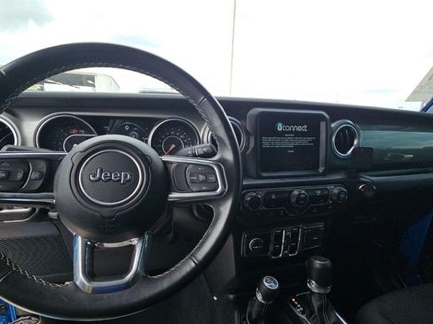 Used 2022 Jeep Wrangler Unlimited Sahara w/ LED Lighting Group AWD/4WD image 11