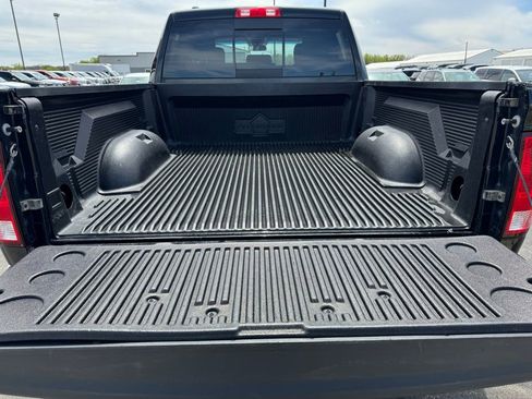 Used 2017 RAM 1500 Classic SLT AWD/4WD image 40