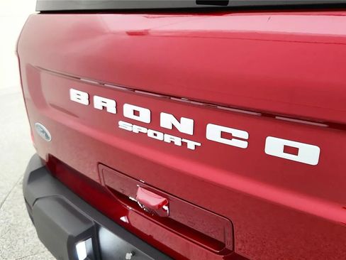Used 2025 Ford Bronco Sport Outer Banks AWD/4WD image 17