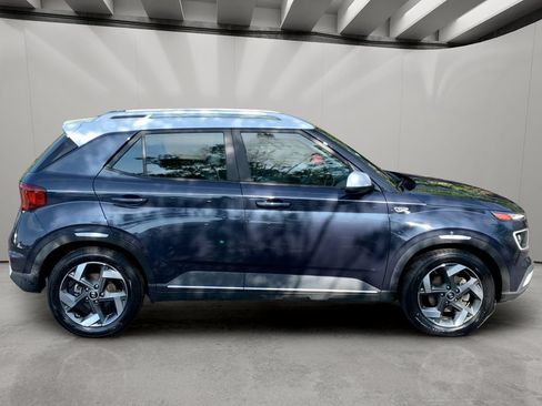Certified 2022 Hyundai Venue Limited FWD image 6