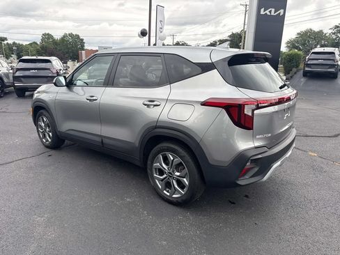 Used 2024 Kia Seltos LX AWD/4WD image 3